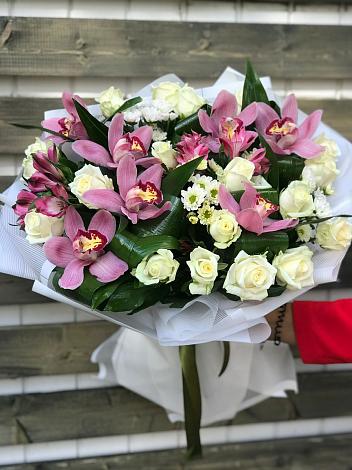 Букет цветов из: Розы и Хризантемы в Сикаках