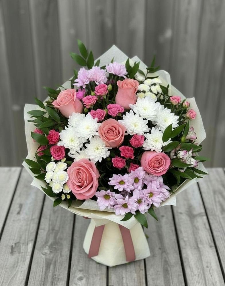 Букет цветов из: Альстромерии, Гвоздики, Розы и Хризантемы в Сикаках