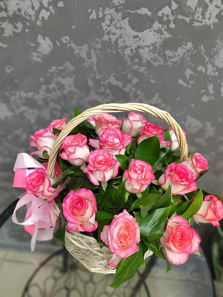 Цветочная композиция из Розы в корзине в Сикаках