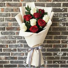 Букет цветов из:  Розы в Сикаках