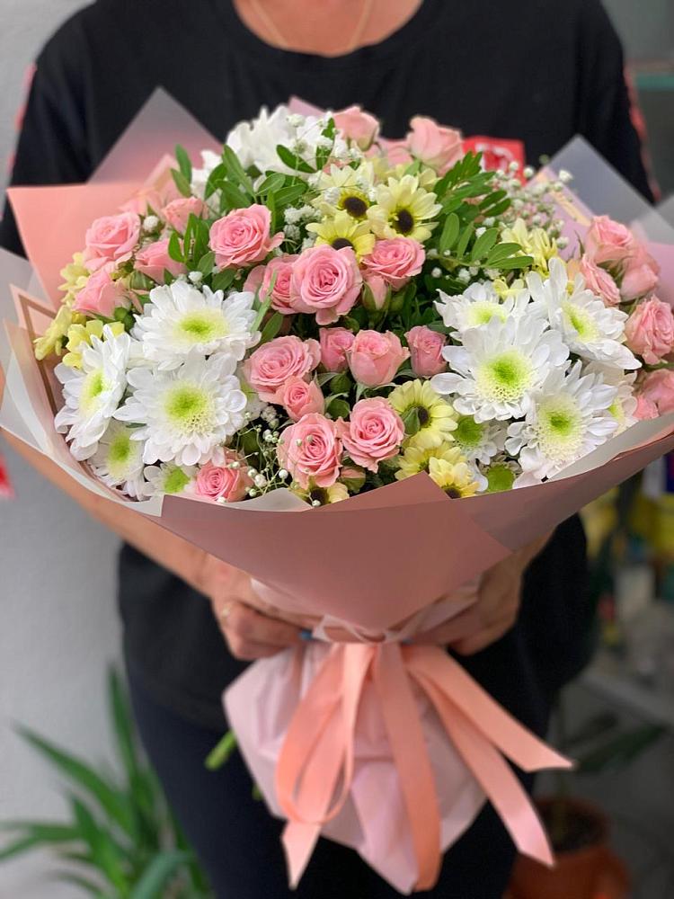 Букет цветов из: Розы и Хризантемы в Сикаках