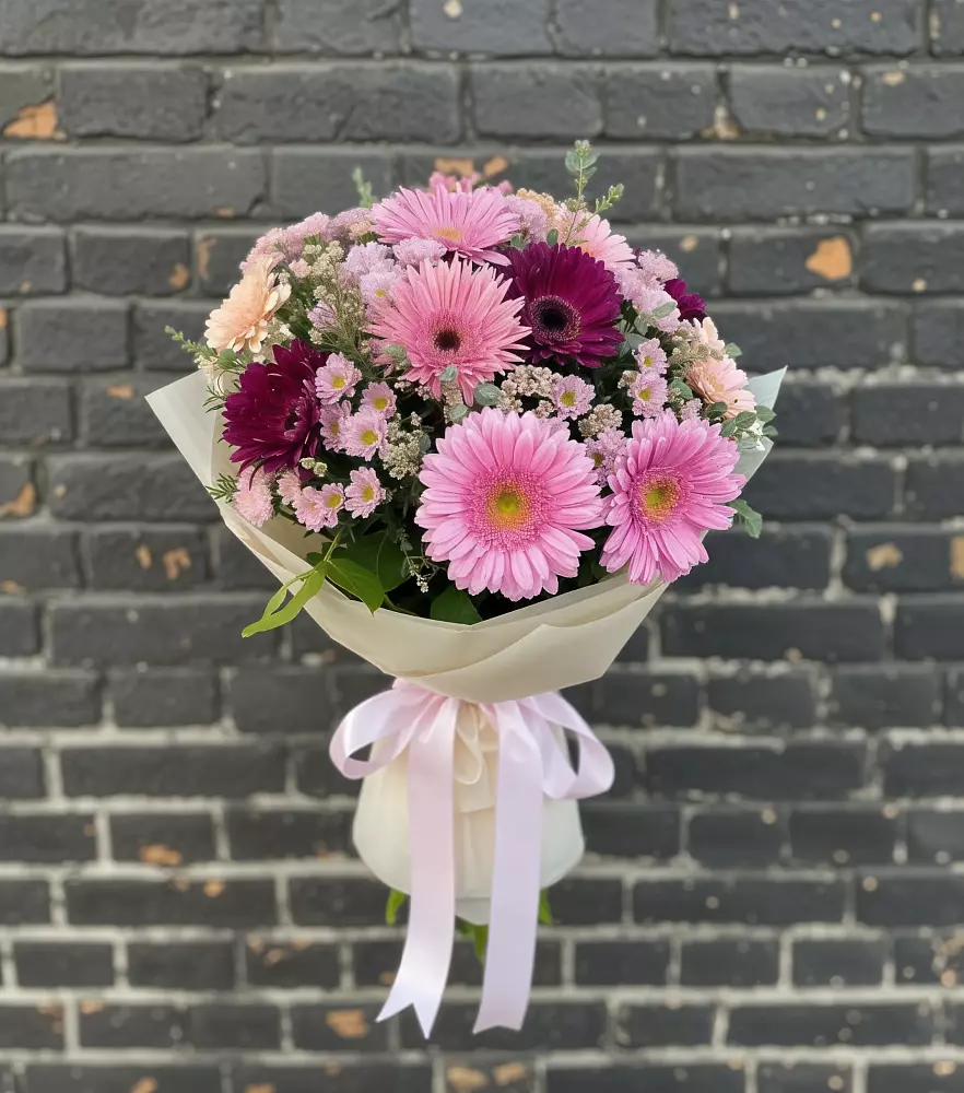 Букет цветов из: Герберы и Хризантемы в Сикаках