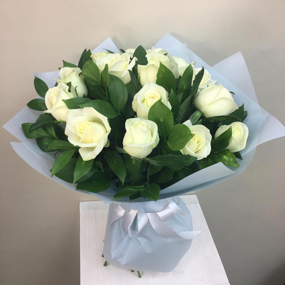 Букет 15 Белых роз Проуд в Сикаках