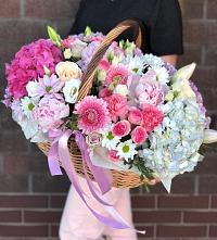 Композиция солнечный день в Сикаках Цветочная композиция из Розы, Хризантемы, Пионы и Лизиантусы в корзине в Сикаках