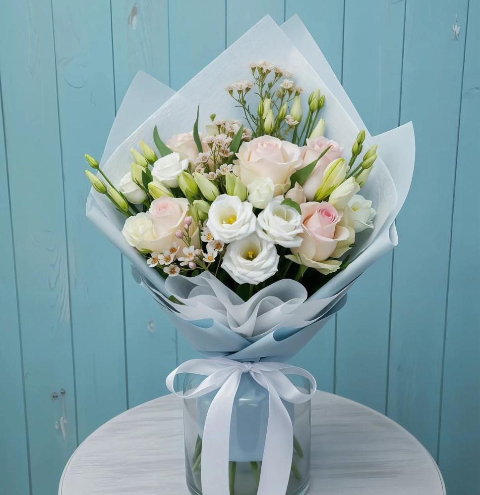 Букет цветов из: Розы и Лизиантусы в Сикаках