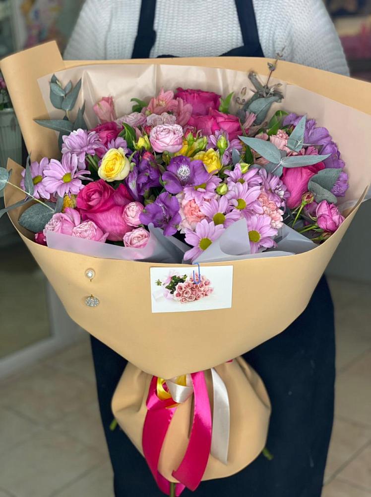 Букет цветов из: Хризантемы, Гвоздики и Альстромерии в Сикаках