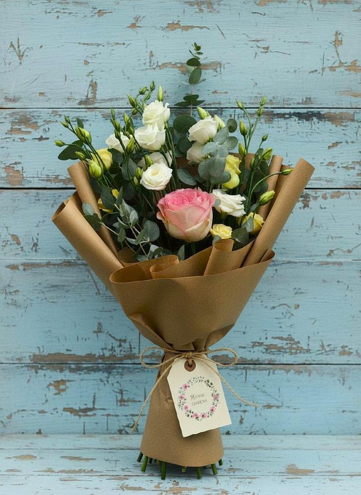 Букет цветов из: Розы и Лизиантусы в Сикаках