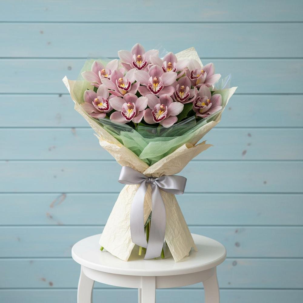 Букет цветов из: Орхидеи и Розы в Сикаках