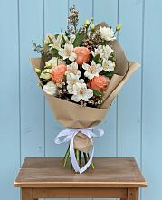 Букет цветов из:  Альстромерии, Лизиантусы, Розы и Хризантемы в Сикаках