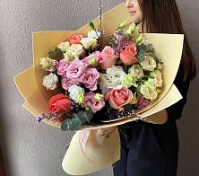 Букет цветов из:  Розы, Лизиантусы и Гвоздики #REPLACE_PRED# Сикаках