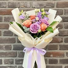 Букет цветов из:  Лизиантусы и Розы в Сикаках