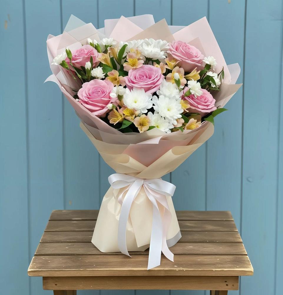 Букет цветов из: Гвоздики, Орхидеи и Розы в Сикаках