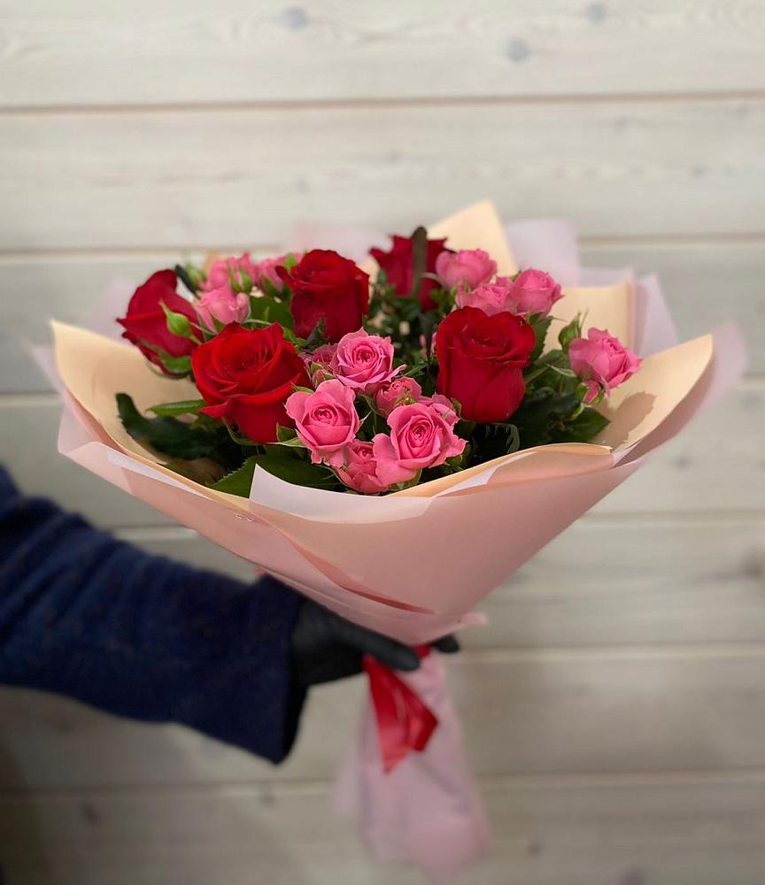 Букет цветов из: Розы в Сикаках