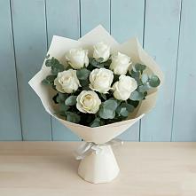 Букет Белые розы в Эвкалипте в Сикаках