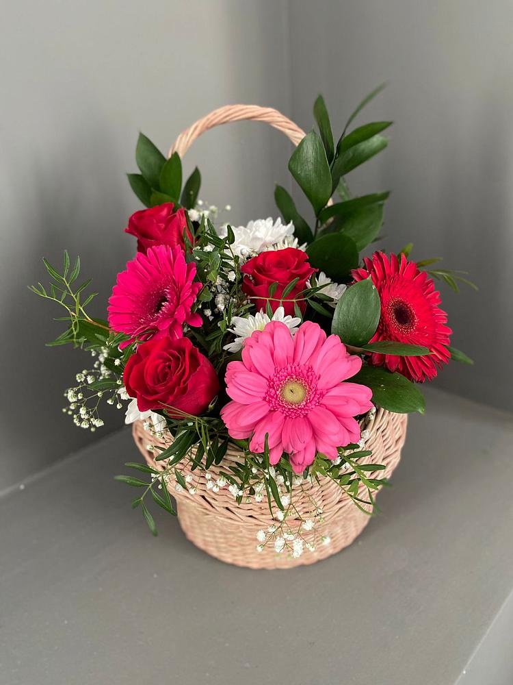 Цветочная композиция из Розы, Хризантемы и Герберы в корзине в Сикаках