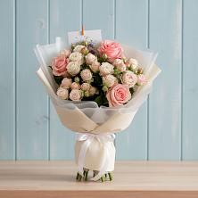 Букет цветов из:  Розы в Сикаках