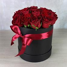 Цветочная композиция из Розы в шляпной коробке в Сикаках