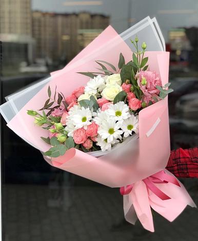 Букет цветов из: Розы, Лизиантусы и Хризантемы в Сикаках