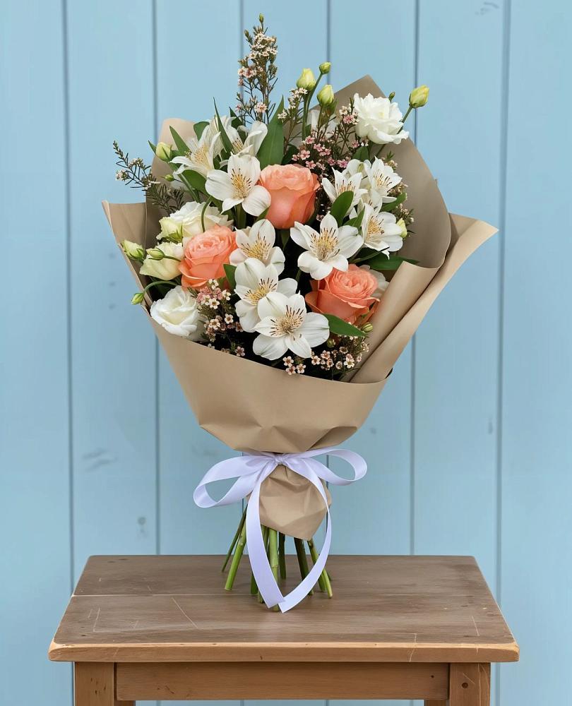 Букет цветов из: Альстромерии, Лизиантусы, Розы и Хризантемы в Сикаках
