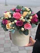 Цветочная композиция из Розы в шляпной коробке в Сикаках